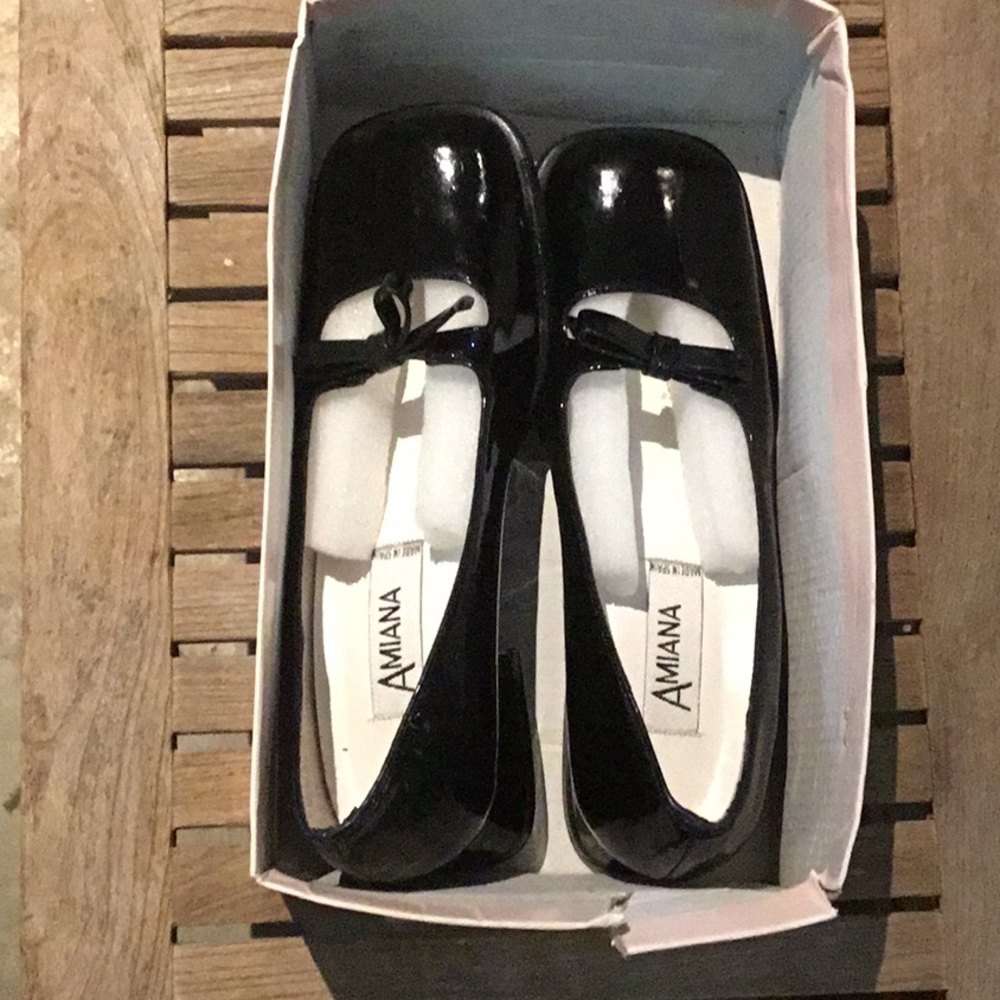 Amiana Girls black patent Mary Jane heeled shoe